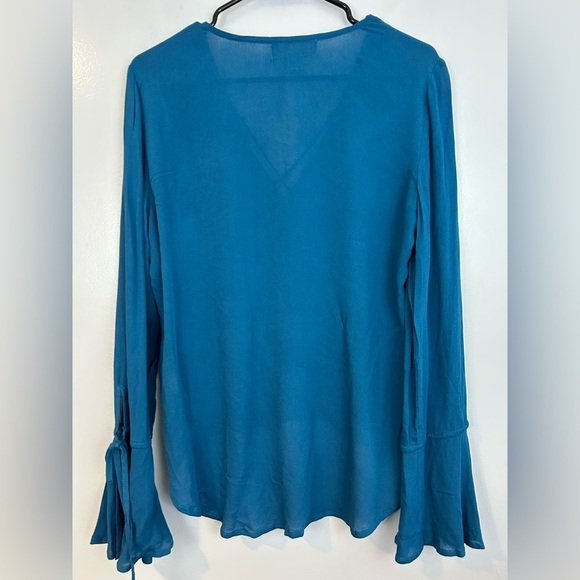 NWT Band of Gypsies Blue Bell Sleeve Faux Wrap Criss Cross Boho Blouse Size XS - Picture 9 of 9